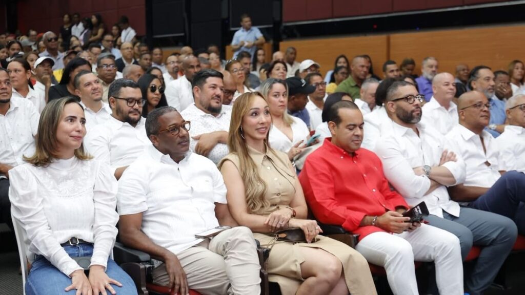 Agustín Burgos fortalece estructura del PRM en La Vega con jornada de formación en comunicación política